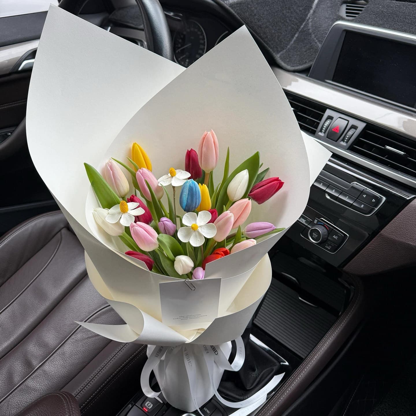 Artificial Tulip Bouquet Everlasting Flower Dopamine Tulip Hug Bucket Bouquet Gift for Girlfriend 520 Gift