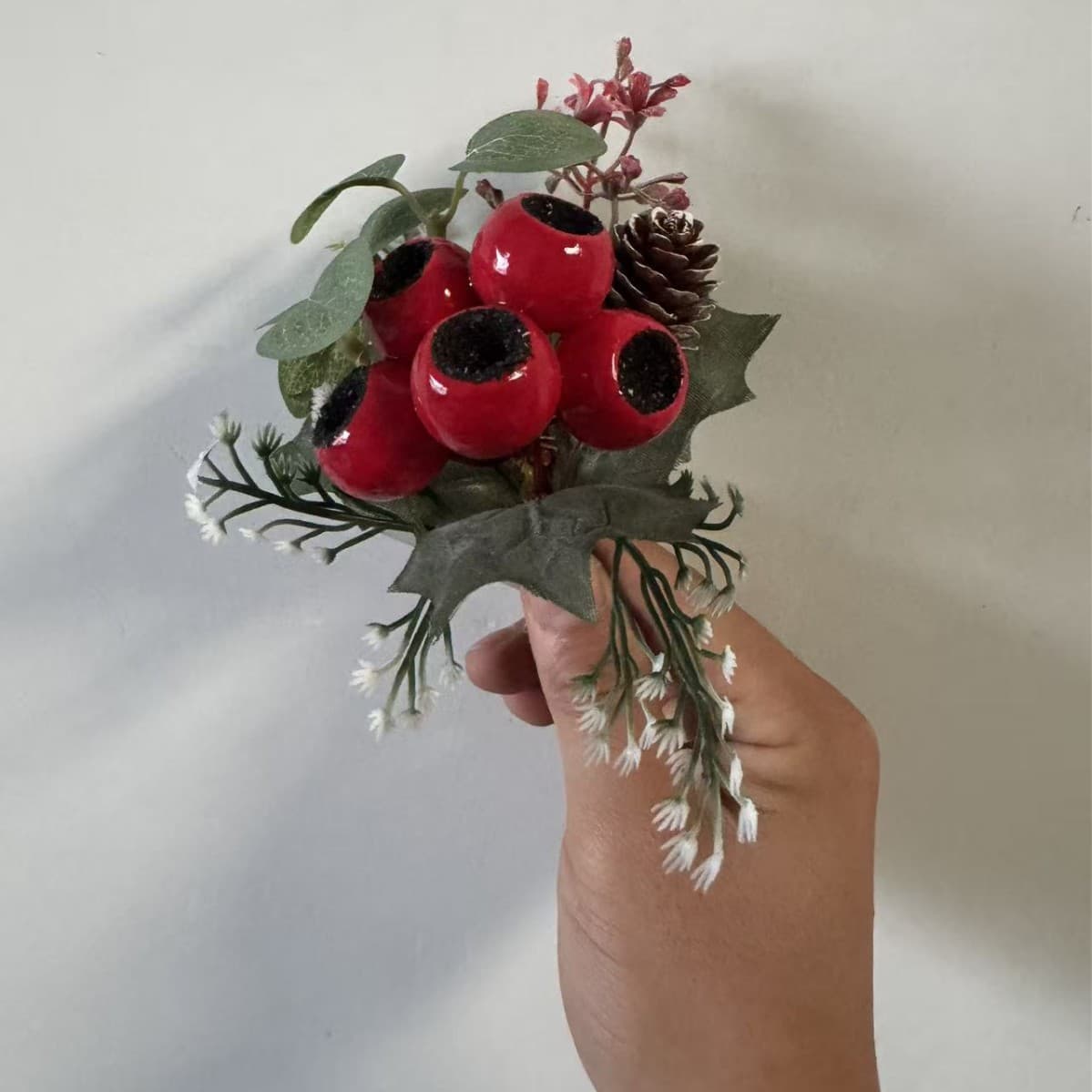 Cross-border supply of simulated fruit cuttings Christmas tree decoration Christmas green plants berry bouquet diy with gifts