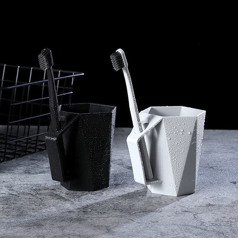 Wholesale household diamond-shaped wash cups, couple toothbrush cups with handles, stylish, simple, creative plastic mouthwash cups and tooth mugs.