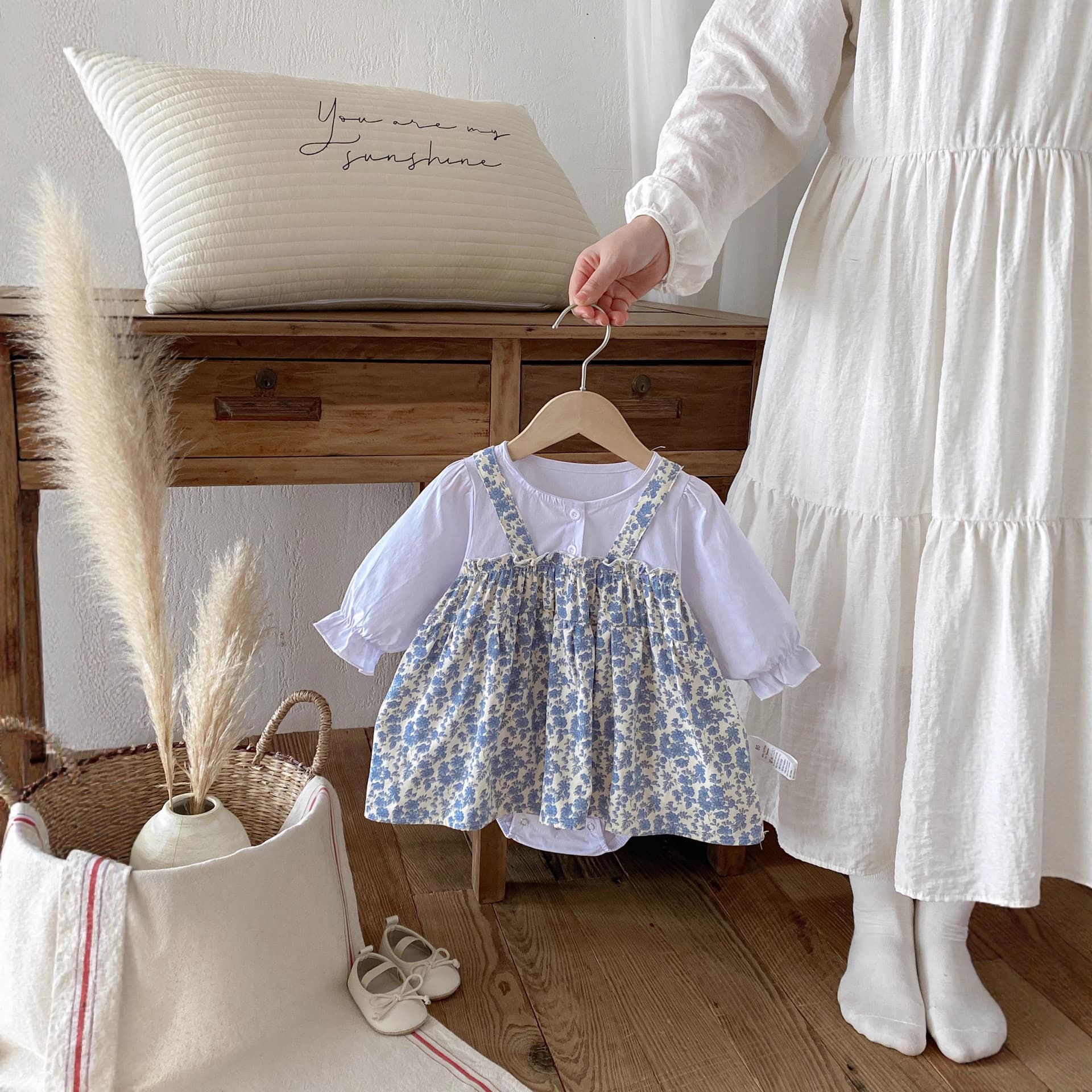 Baby Autumn Style Clothes Ins Spring and Summer Long Sleeve Princess Triangle Bodysuit Baby Girl Diaper Cover Dress with Hat