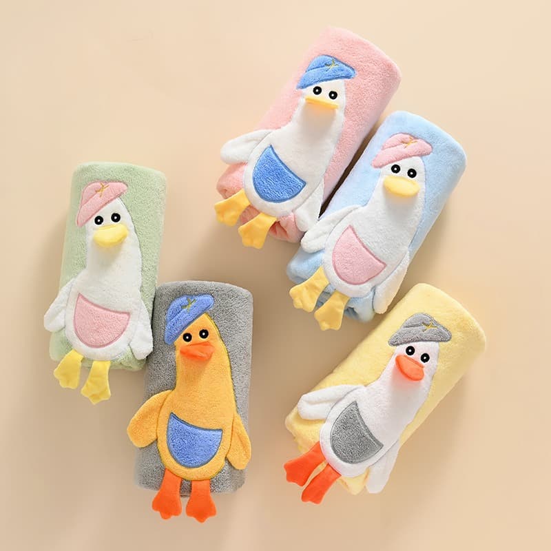 Children's Coral Fleece Bathrobe with Hood, Absorbent Wearing Wrap, Kids Bath Towel, Soft Thickened Children's Cloak Bath Towel