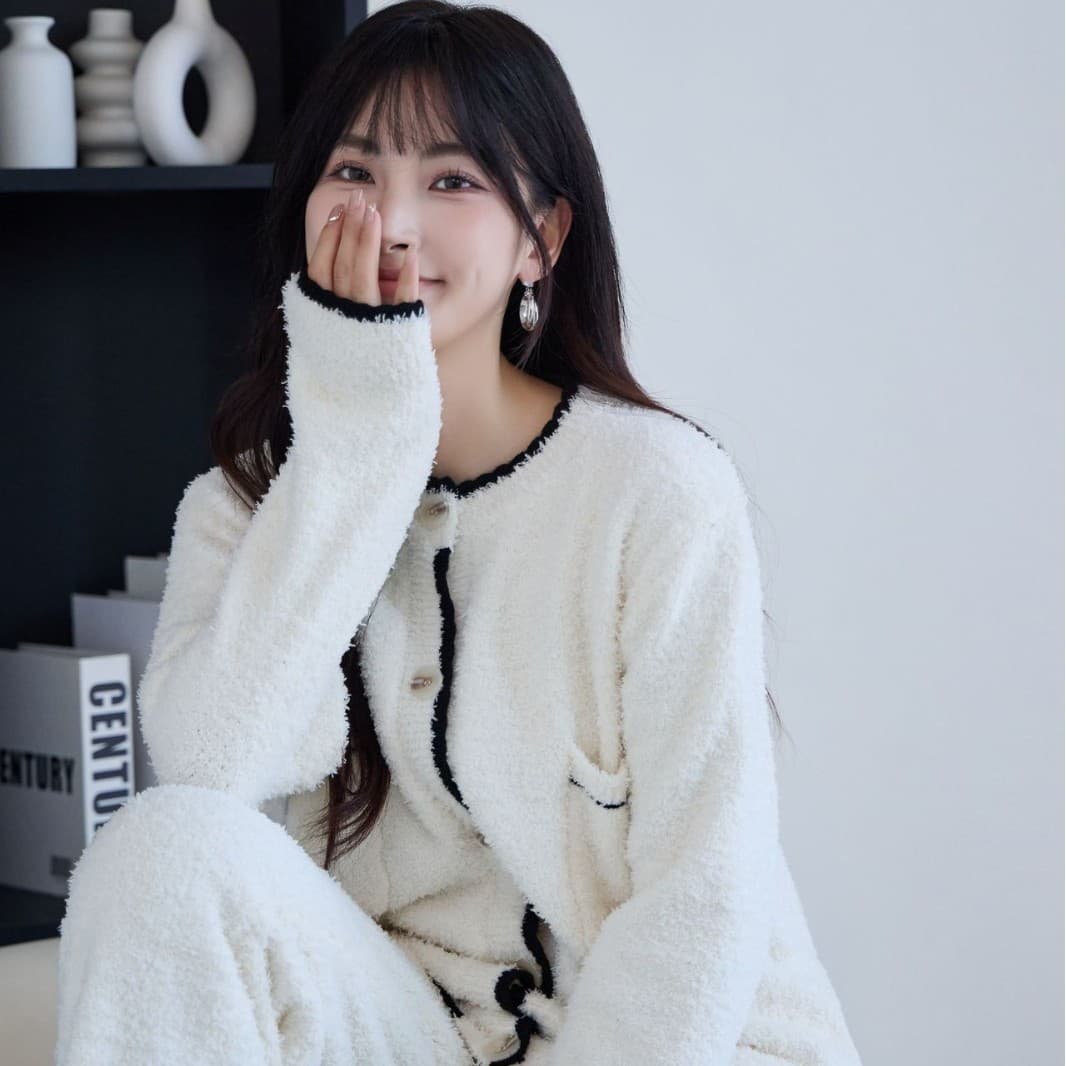 Women's Autumn and Winter Cardigan Pajamas Set - Soft Half-Velvet Homewear, Chenille Coral Knit, Suitable for Outdoor Wear