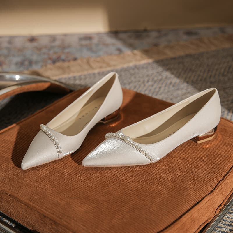 21004 Pointed Flat Wedding Shoes for Women 2026 New Style Chunky Heel Bride Shoes Elegant Low Heel Comfortable Bridesmaid Shoes