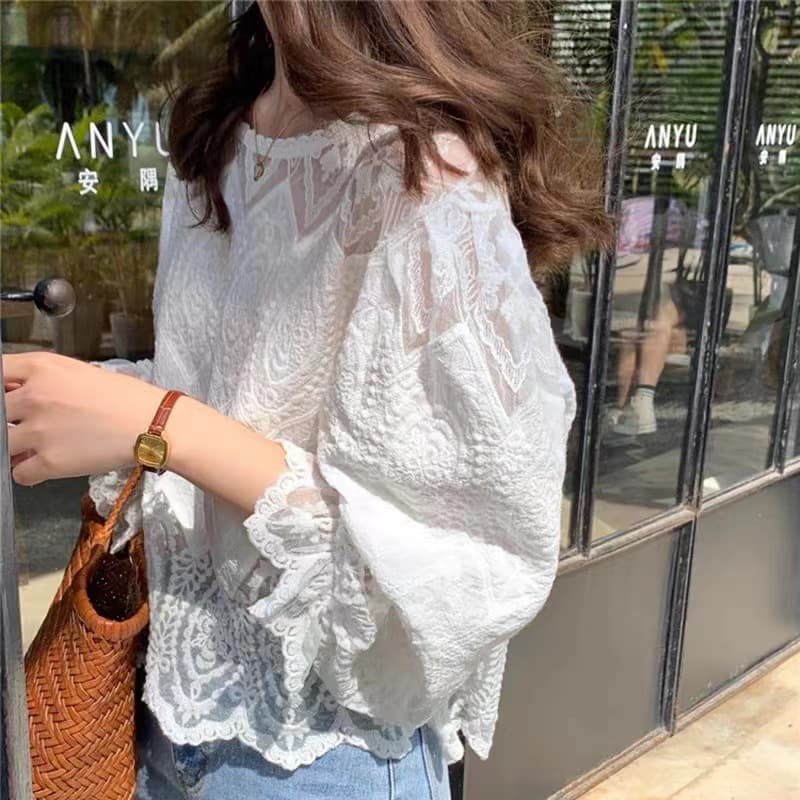Factory direct spring and autumn new arrivals: unique and exquisite Korean style high-end Chanel-inspired hollowed-out lace shirts.