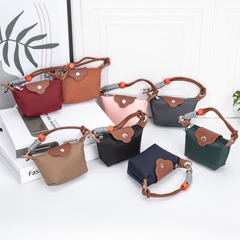 Women's clutch bag, 2025 new style, simple and stylish mini wallet/card holder, trendy color-blocked dumpling bag.