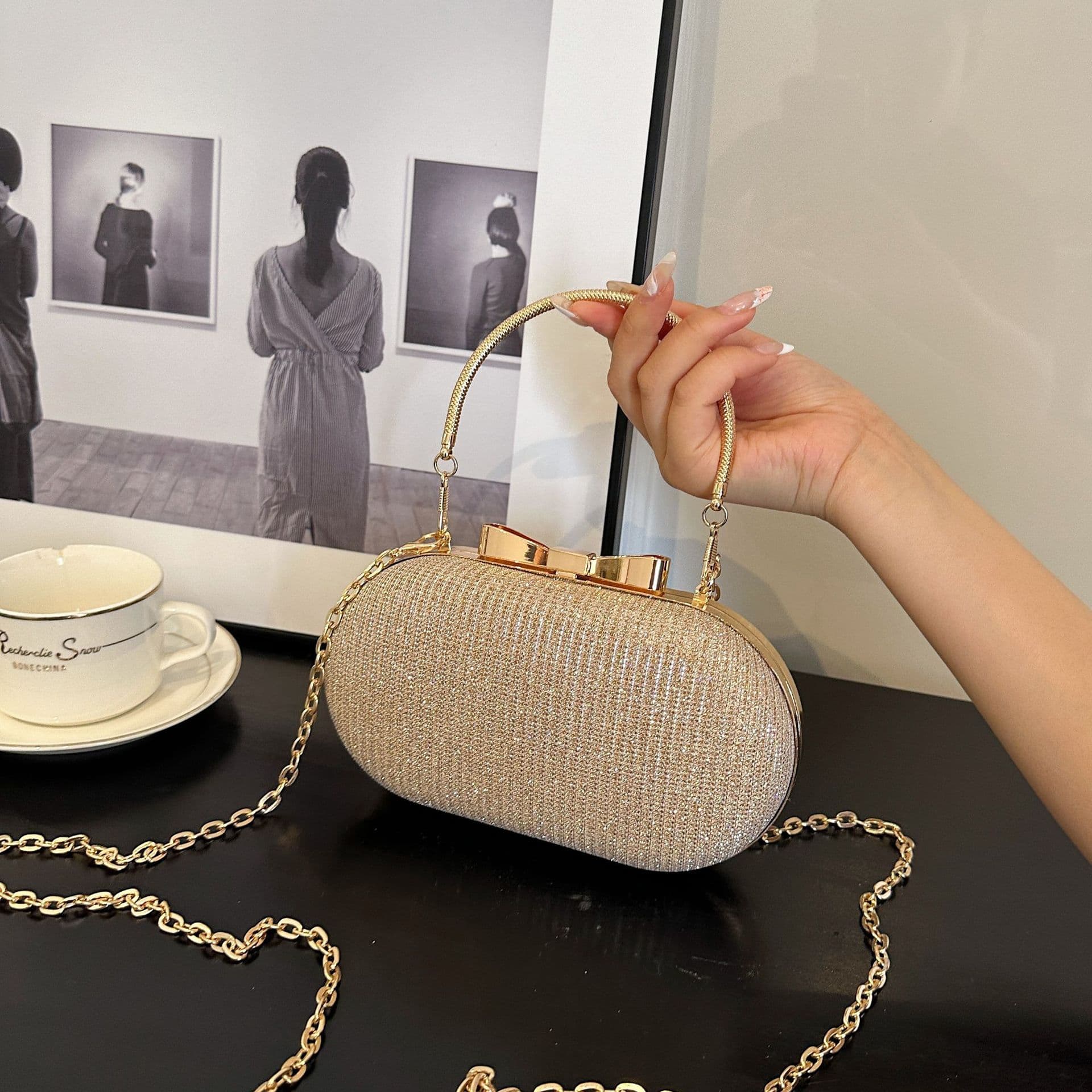 Niche new design bag dress dinner 2024 western style single shoulder unique chain hand-held crossbody bag lipstick bag