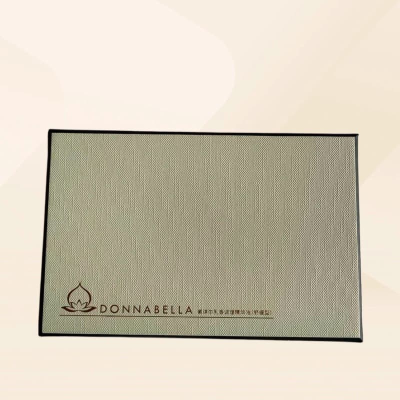 Minimalist-style cosmetic gift boxes with unique texture, niche designs to avoid duplication, combining skincare and makeup sets.