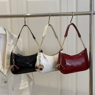 2025 Fashion New Single Shoulder Crossbody Bag Glossy Patent Leather Premium Light Luxury Women's Bag with Pendant Underarm Bag