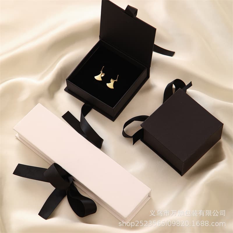 Ready stock Ribbon flip box jewelry packaging ear stud jewelry box necklace bracelet storage carton chest emblem jewelry gift box