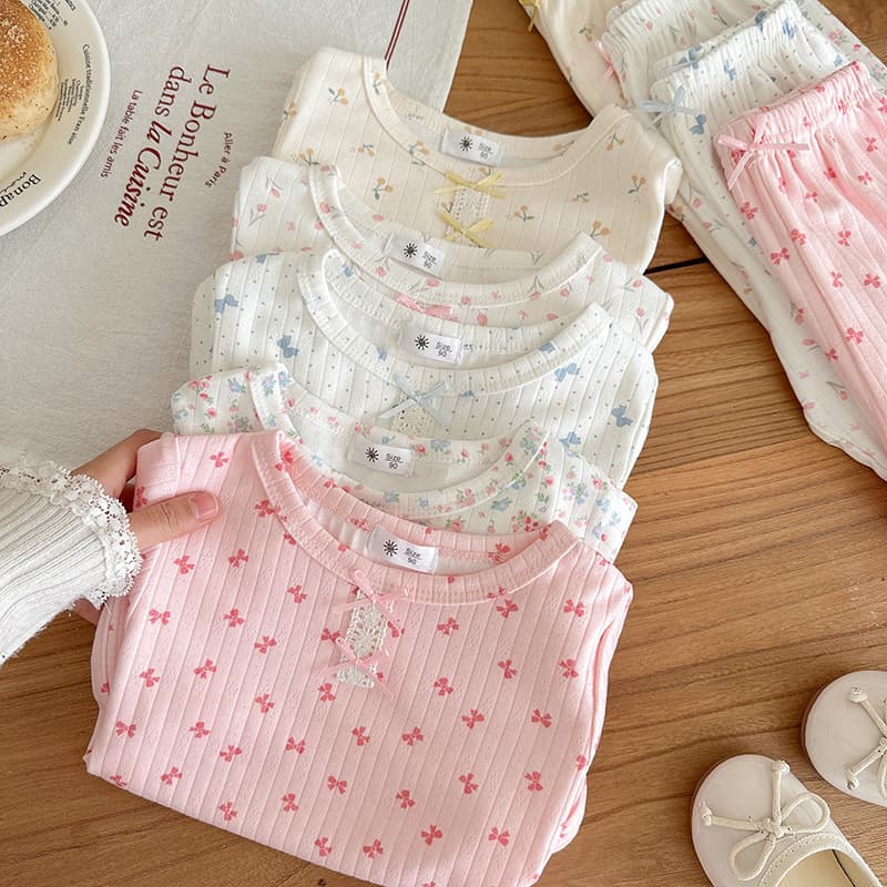 Japanese children's cotton home clothes set baby short-sleeved pajamas summer girls thin style can be worn outside small floral