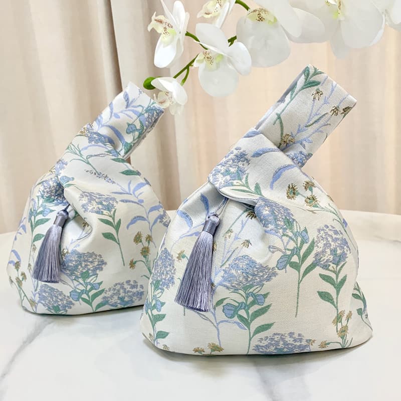 New retro Chinese style tassel gold brocade fabric gift bag, cloth wrist bag, furoshiki handbag.