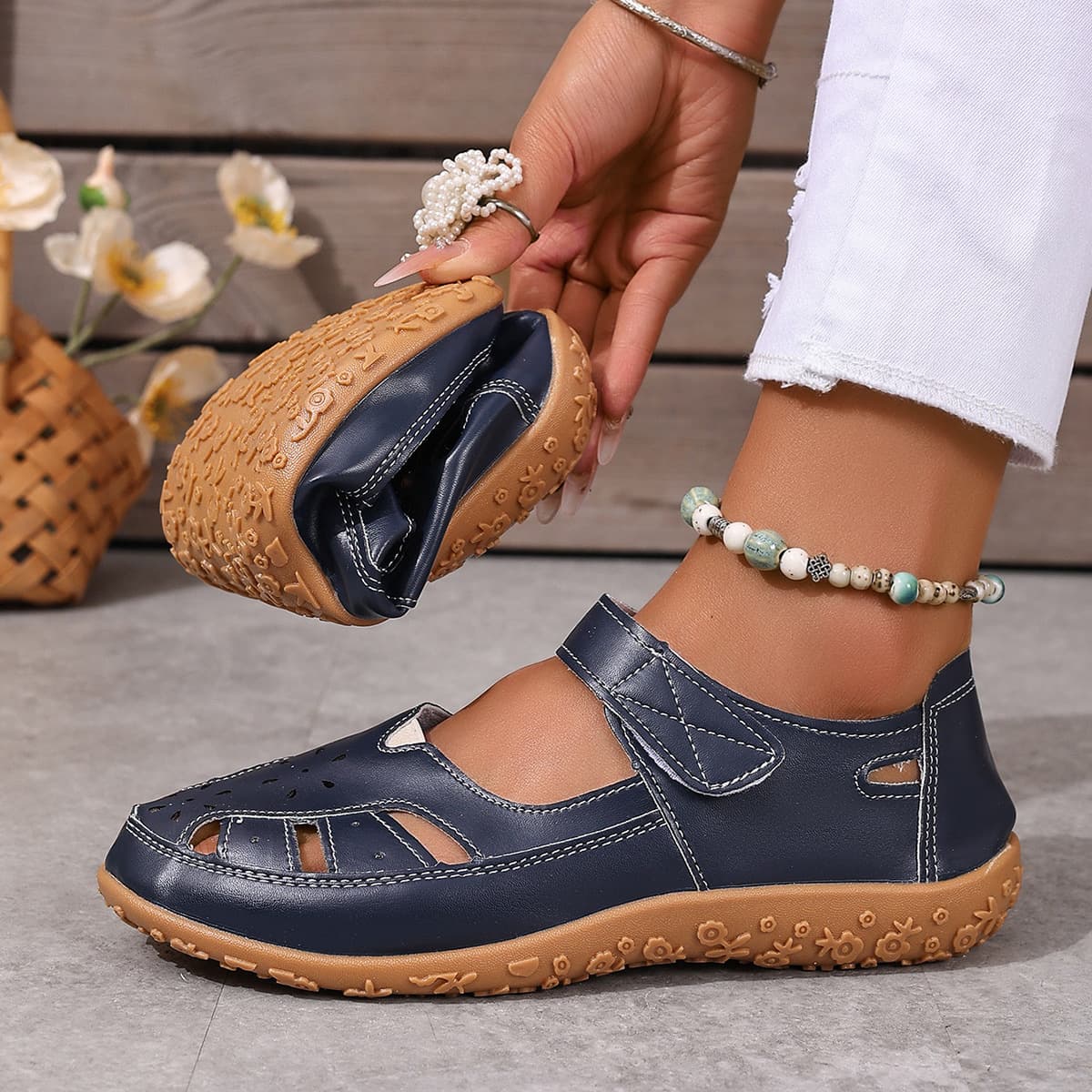 Cross-border Large Size Flat Sandals Spring Summer New Women Lightweight Roman Sandals Hollow Out Women's Shoes Toe-Covered Sports Sandals