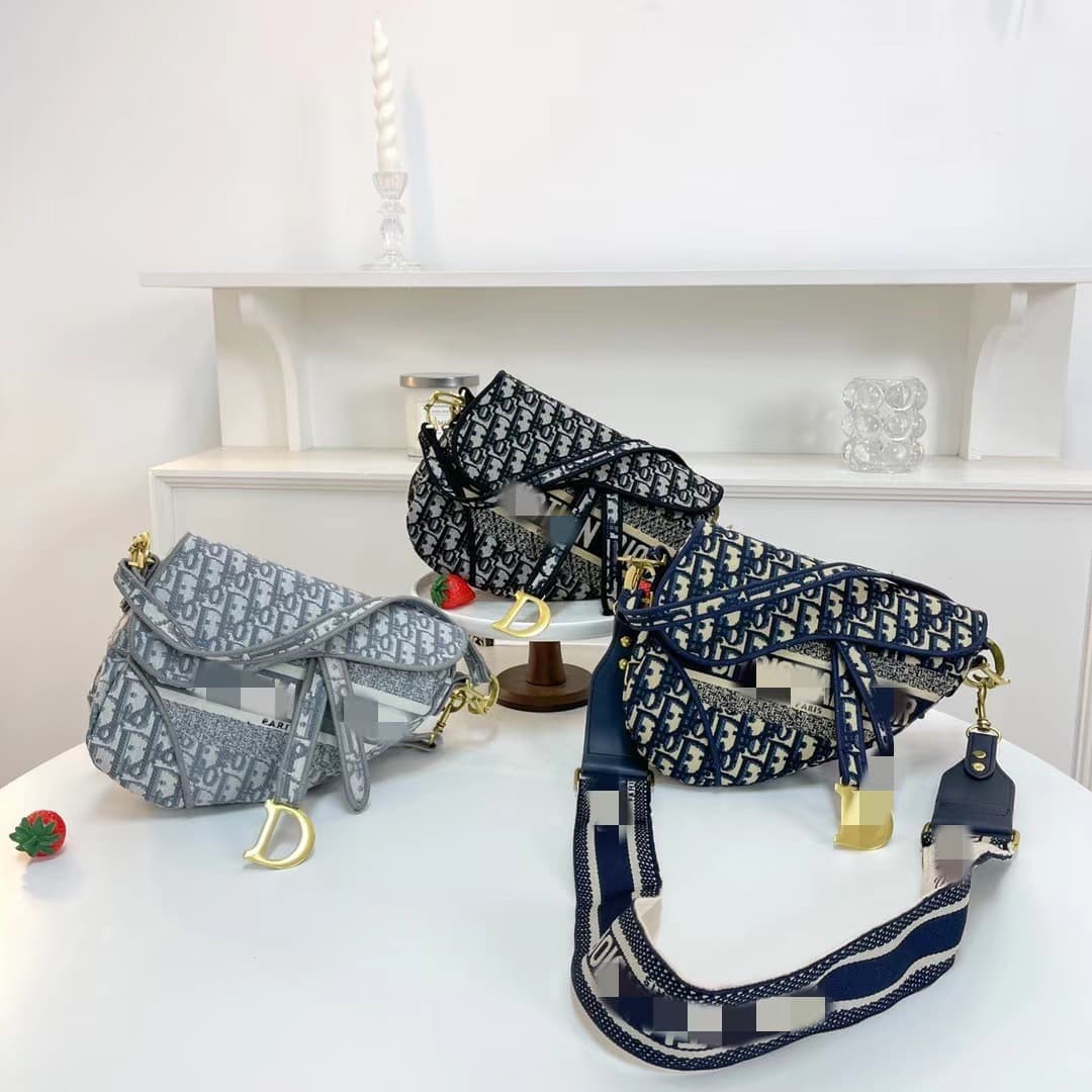 Vintage Embroidery Classic Saddle Bag 2025 New Fashionable Crossbody Shoulder Bag with Wide Strap