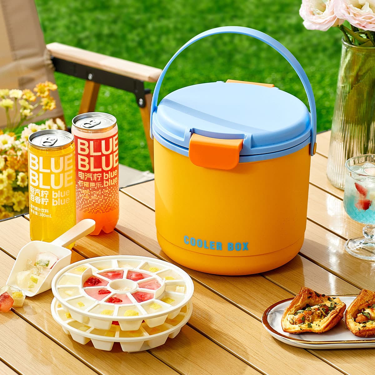 Ice cube insulated bucket, outdoor press-type ice tray, portable ice tray mold for camping, cold drink bucket