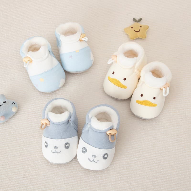 Children's Walking Socks for Autumn and Winter, Plush Lined Warm Infant Floor Shoes, Newborn Anti-Loss Sock Shoes