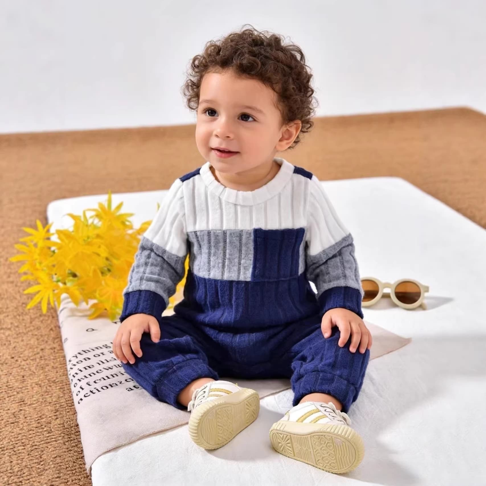 Baby boys and girls casual pit strip stitching long-sleeved tops and trousers suits spring and autumn styles