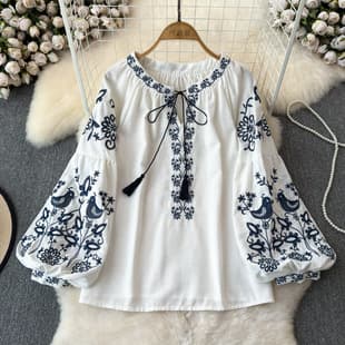 Spring/Autumn Retro Ethnic Style Long Sleeve Round Neck Pullover Embroidered Loose Blouse for Women, Doll-style Top