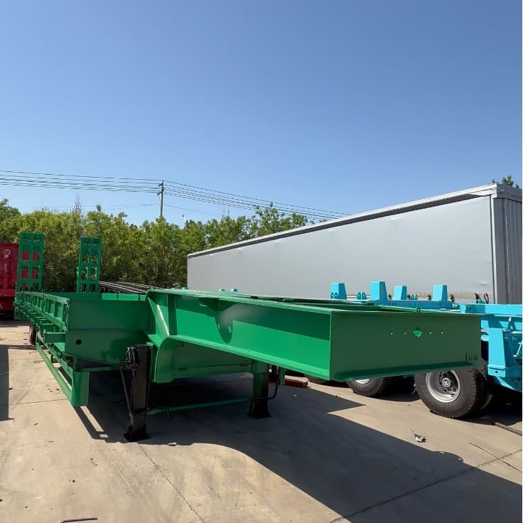 Export semi-trailers, heavy low-bed trailers, Middle East heavy transport vehicles, and special equipment transport semi-trailers.