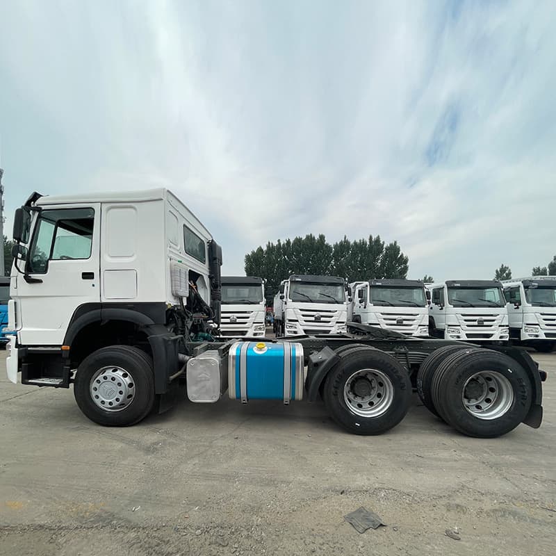 Sinotruk Howo 6*4 tractor head sell double drive freight truck head 380 horsepower tractor trailer head