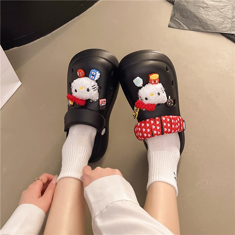 Girly Cartoon Anime Trendy Perforated Shoes Women 2025 Spring/Summer New Outdoor Fashion Versatile Sandals