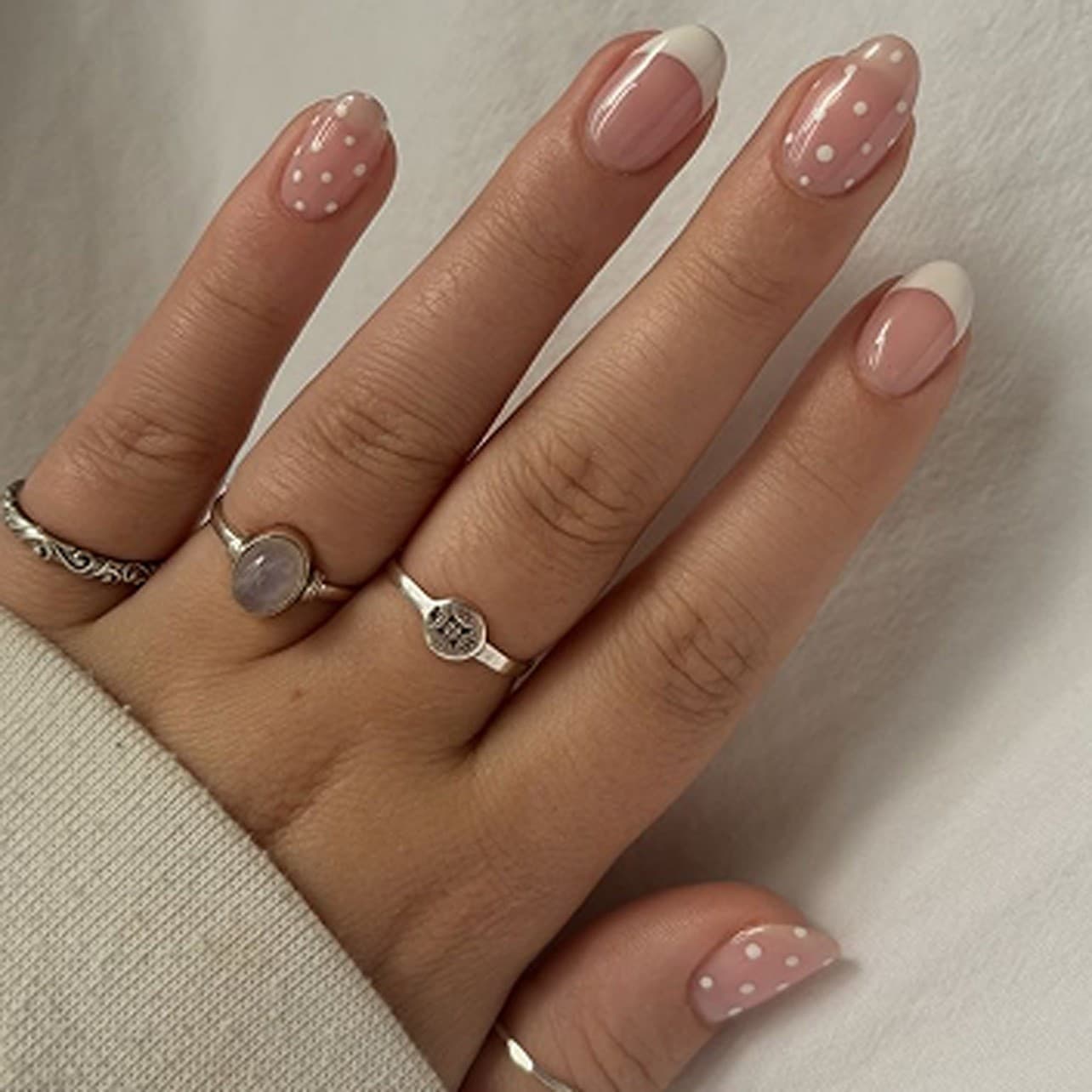 Simple French Wearable Nails Short Almond Shape Polka Dot Whitening Versatile Nail Tips Press-On Fake Nails Wholesale