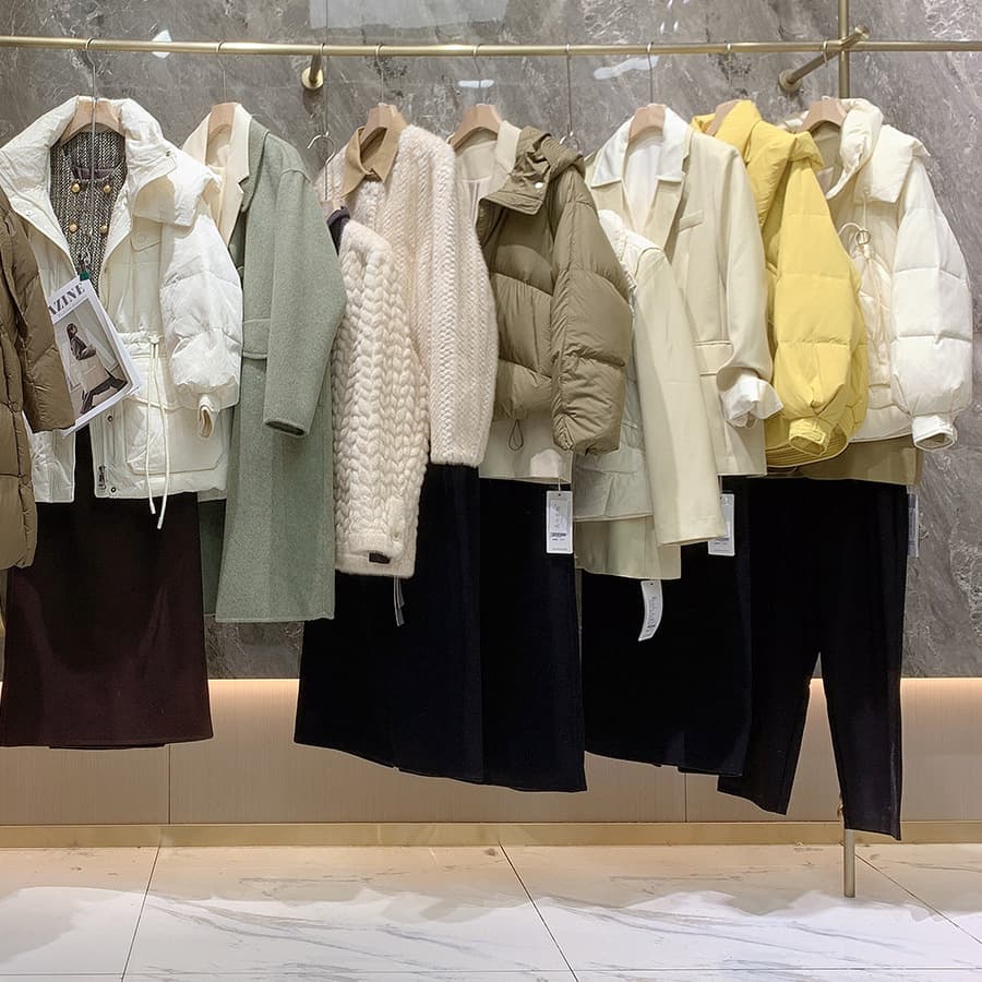 High-quality brand women's clothing clearance stock, end-of-line inventory from closed stores, wholesale supply for live streaming, sourced from Shisanhang