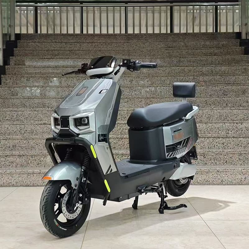 Cross-border wholesale electric scooter electric motorcycle factory direct men women commuting two-wheel electric bike e-motorcycle