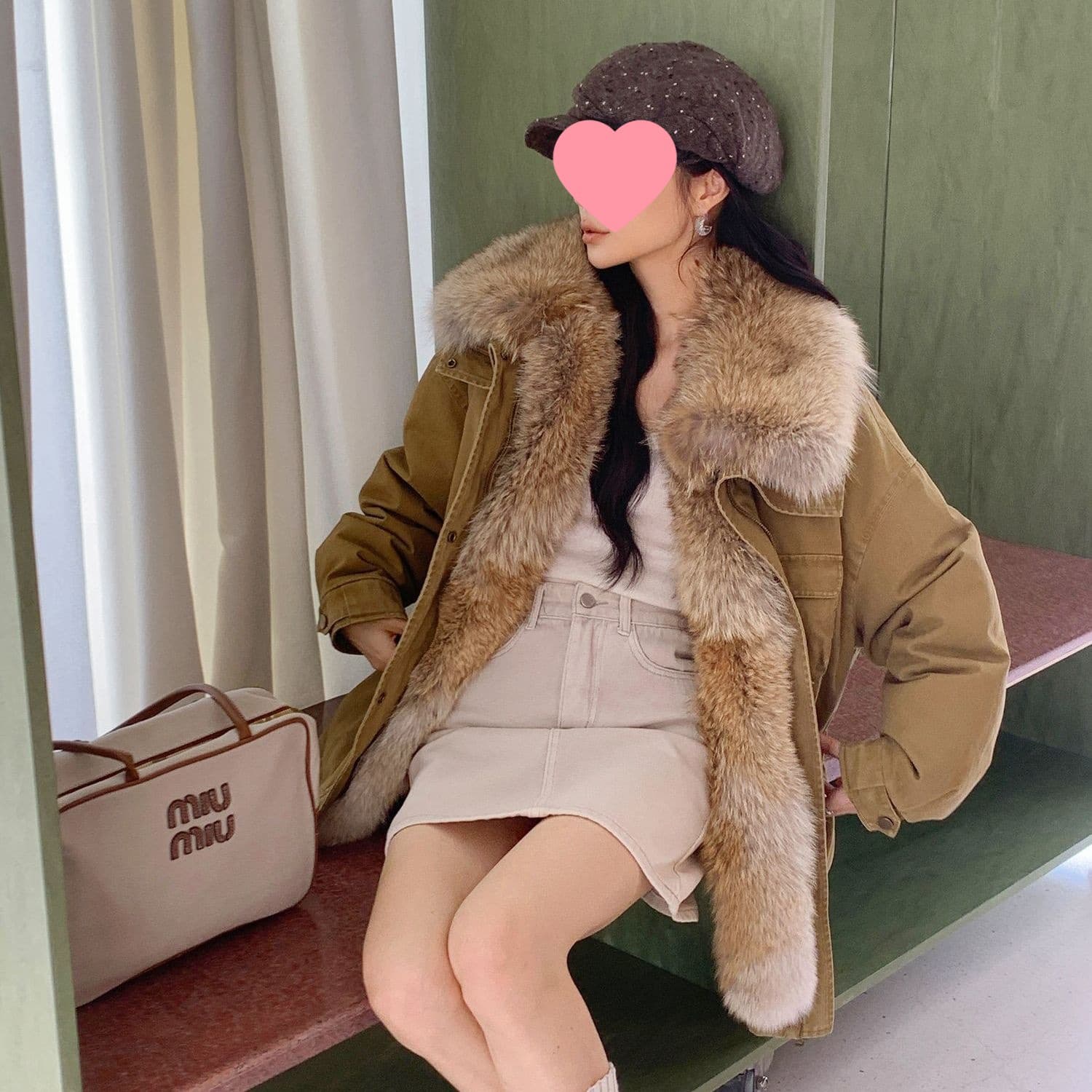 Detachable wolf fur collar, imported white down mid-length women's faux fur coat for winter.