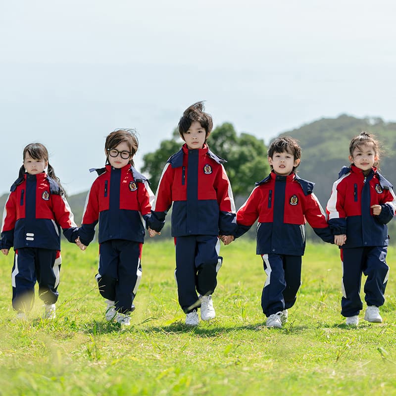 Three-piece detachable autumn sport uniform for kindergarten and elementary school students, suitable for class outfits in fall.