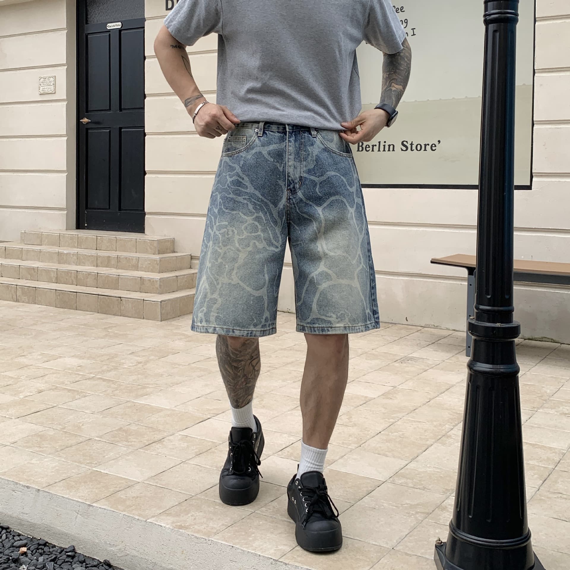 American Abstract Water Ripple Print Five-Point Denim Shorts Unisex Light Blue Washed Distressed Loose Wide Leg Mid-Length Shorts