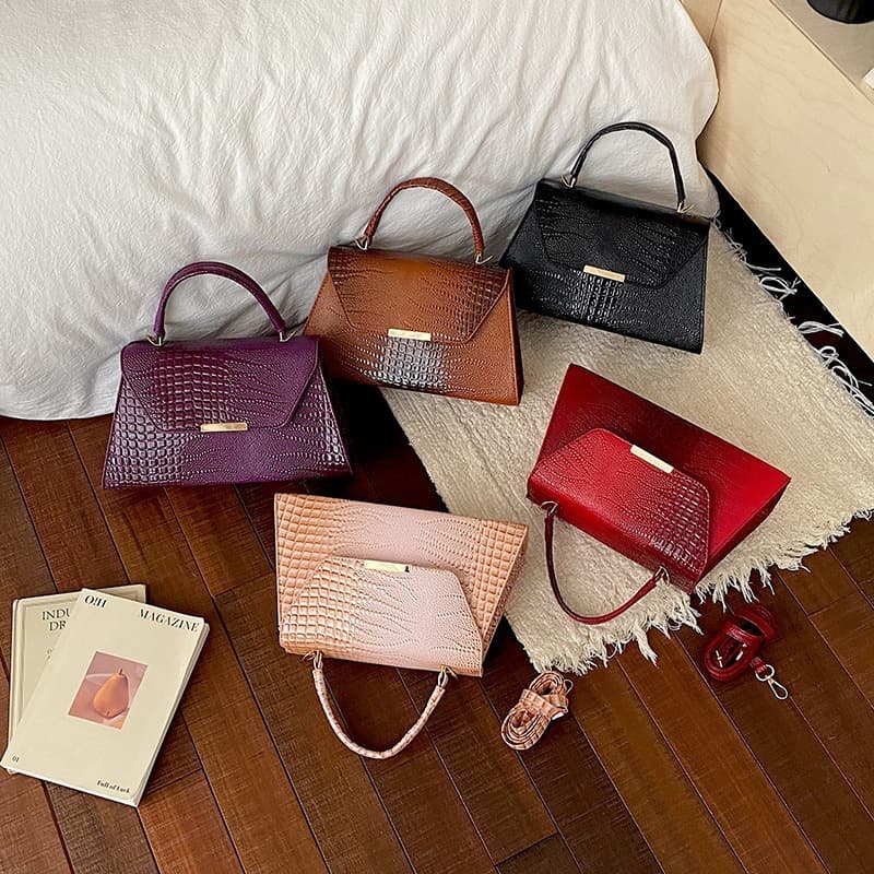 Fashionable crocodile pattern patent leather shiny small square bag women's portable small square bag trendy Korean style simple crossbody bag