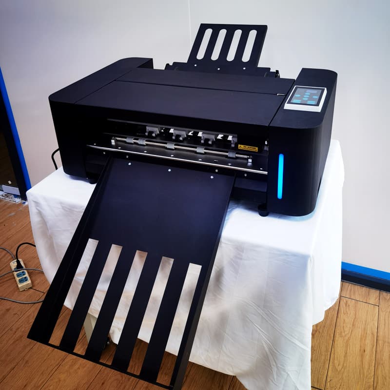 Fully automatic digital self-adhesive label die-cutting machine Advertising trademark logo special-shaped sticker patrol edge lettering cutting machine