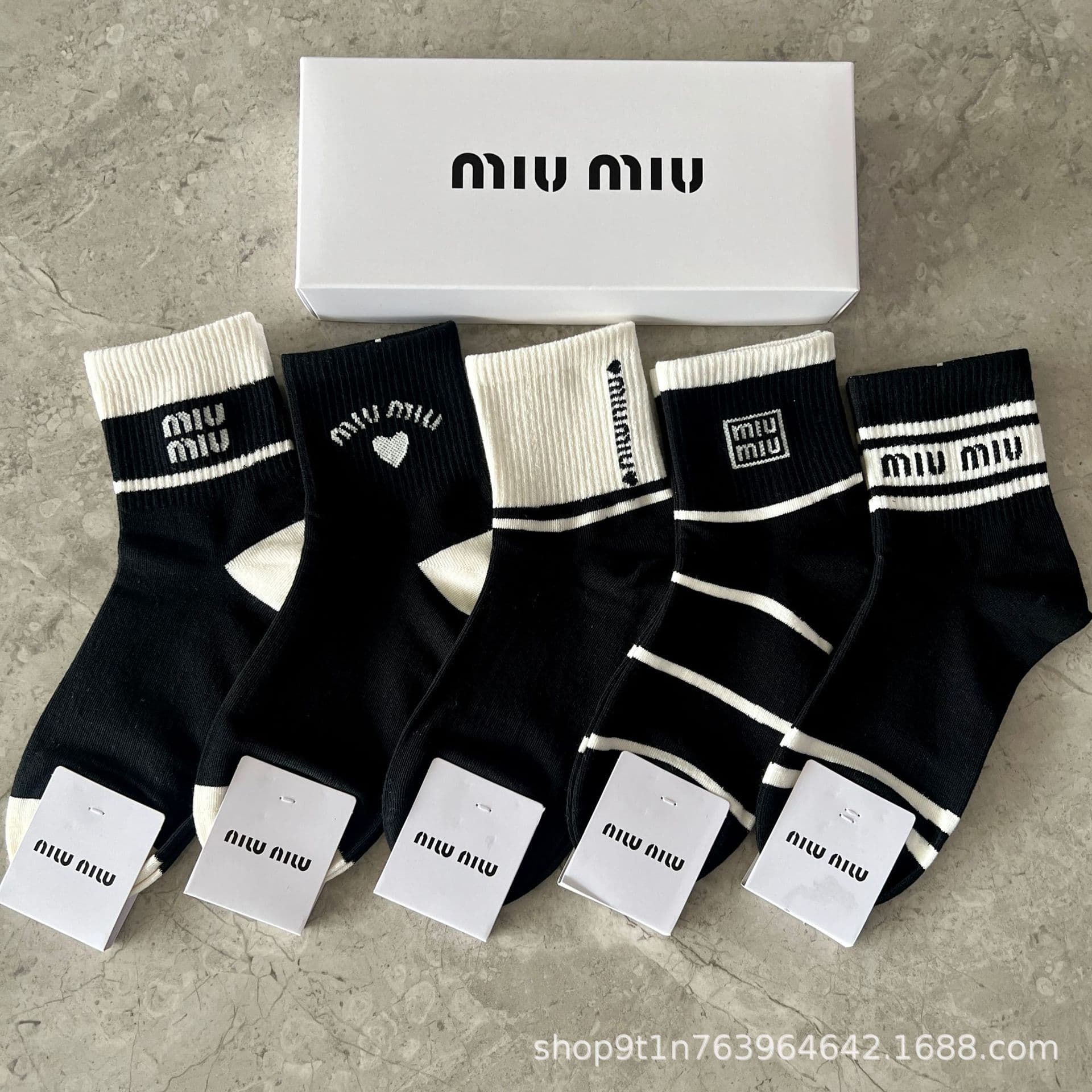 Miumiu Four Seasons Premium Gift Box Socks Comfortable and Breathable Miumiu Cotton Mid-Tube Casual Socks Live Source Socks