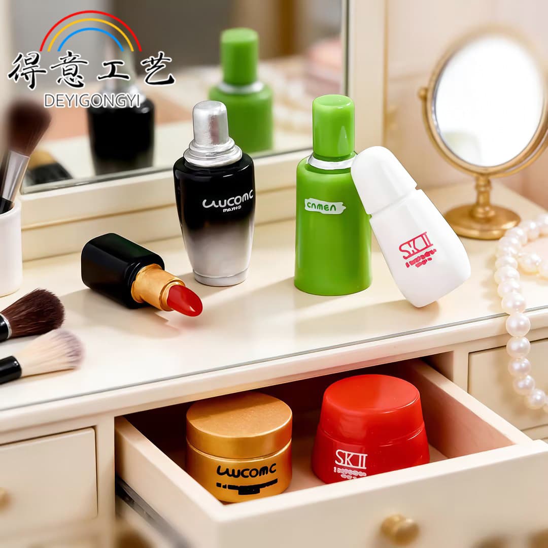 Simulation Mini Resin Cosmetic Model Ornament Micro Dollhouse Decoration Accessory Desktop Creative Small Figurine