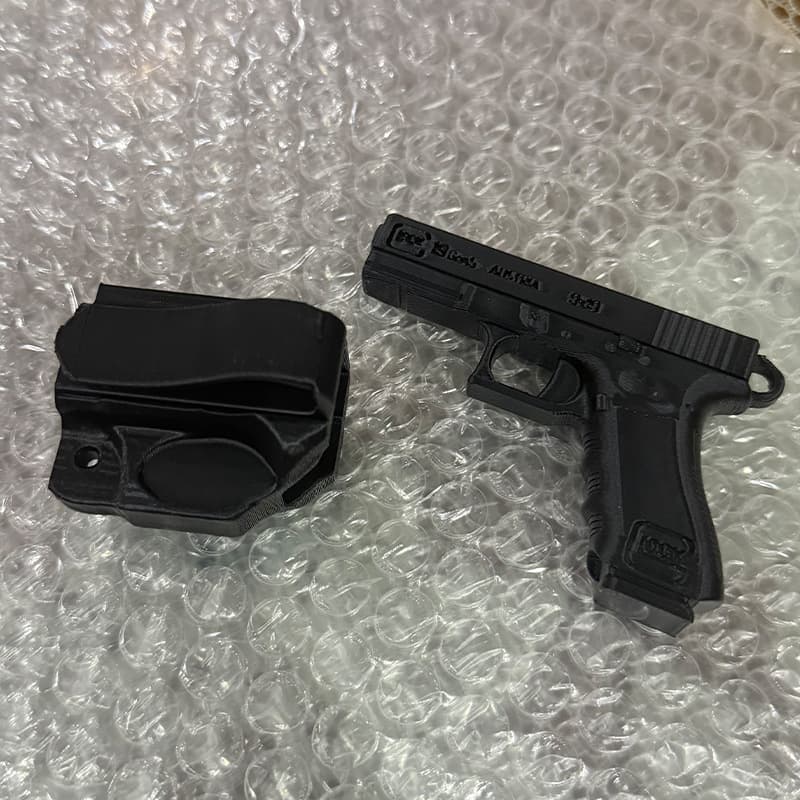Cross-border Hot-selling Pistol Keychain Tactical Style Men's Keychain Creative Stress Relief Gift