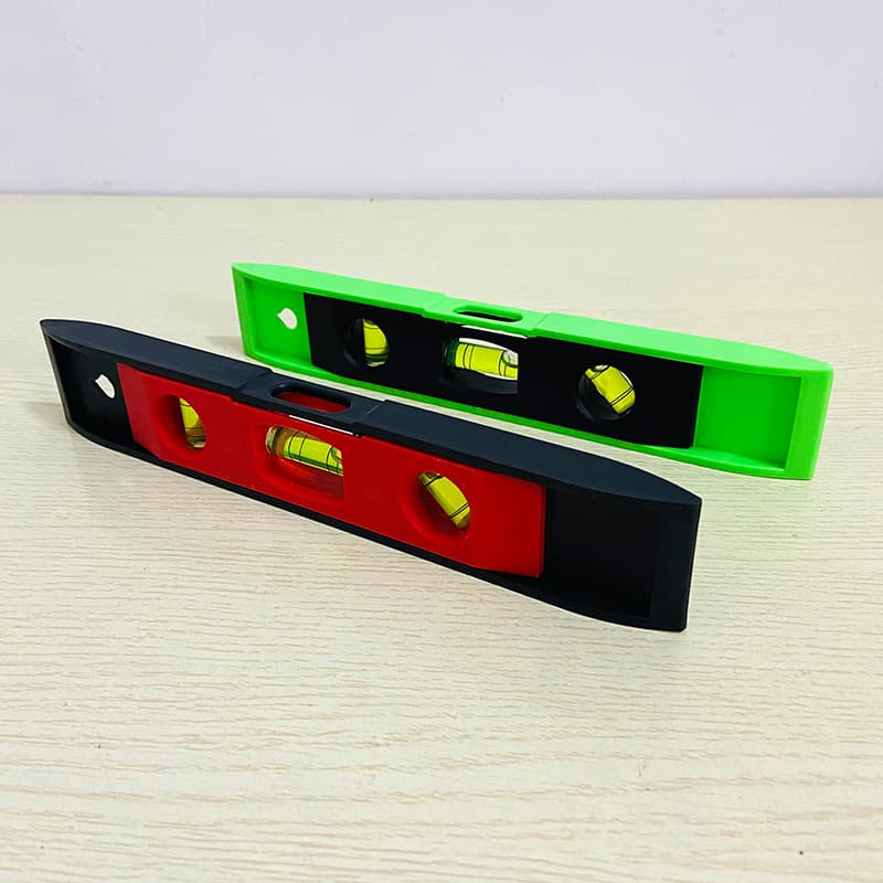 Mini magnetic pocket-sized spirit level, hardware tool, woodworking tool, spirit level, multiple styles available.