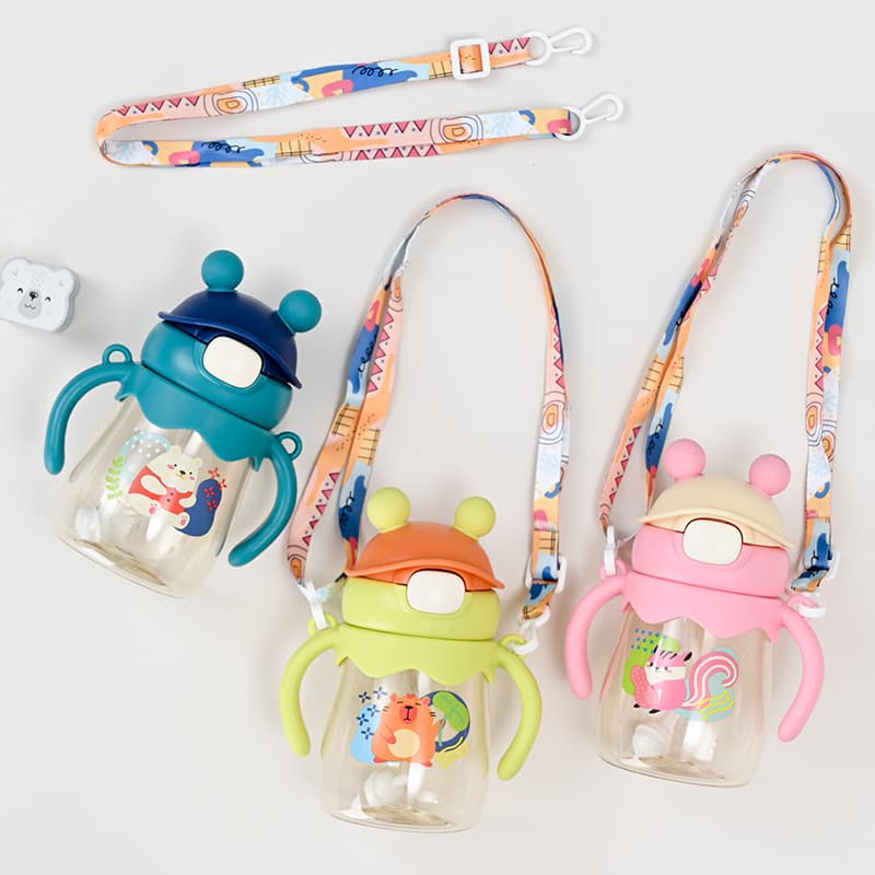 Cute Bear Kids Straw Cup for Boys and Girls Summer Portable with Lanyard Water Bottle Baby Drop-Proof Plastic Cup