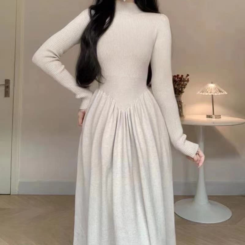 Temperament and design knitted dress, half-high collar and waist, spring and autumn new model, large hem A-line skirt