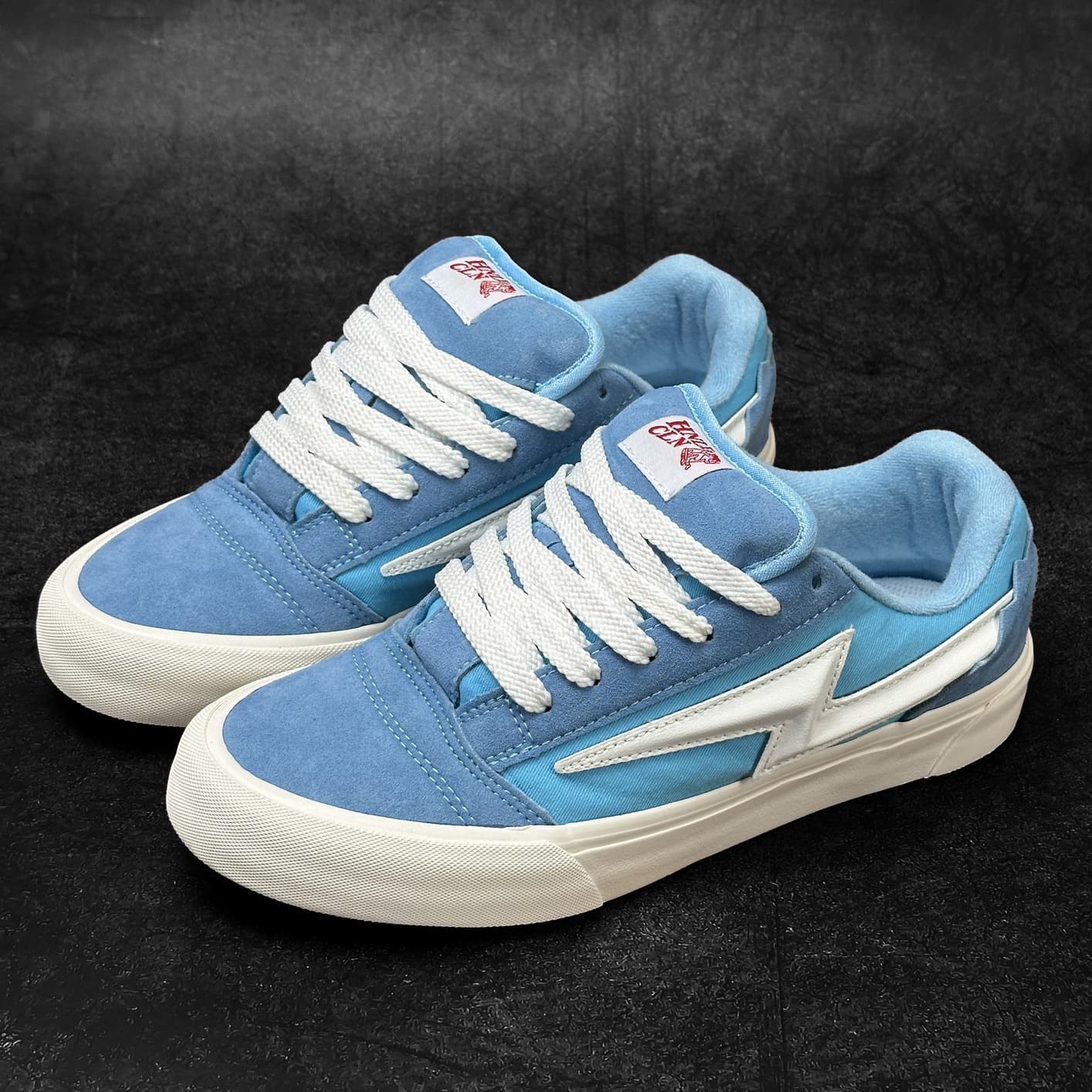 Couple Sky Blue Lightning Skate Shoes, Unisex Low-Top Trendy Casual Sneakers, Student Sports Shoes