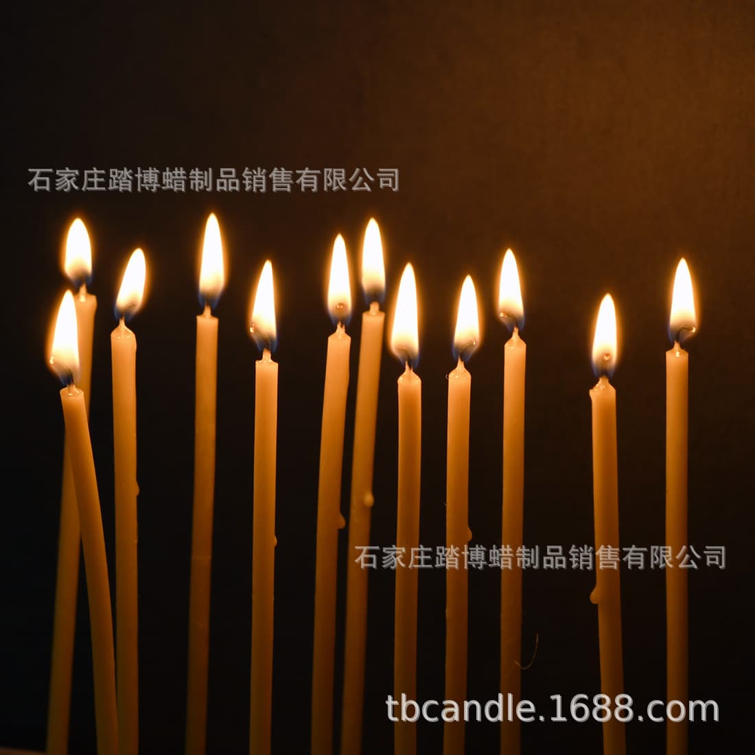 In stock, flat-top thin beeswax candle, 0.6*18.5cm, perfect for birthdays, decorations, and wishing.