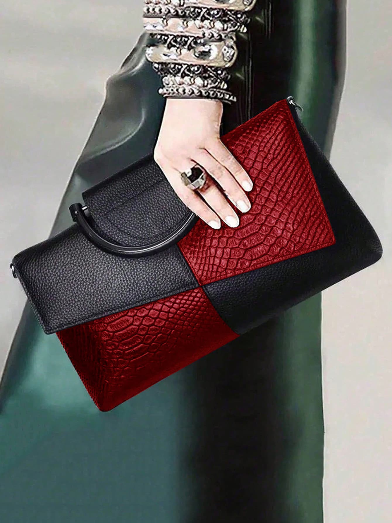 Premium Crocodile Texture Women's Clutch Bag 2026 New Large Capacity Banquet Handbag Fashionable Crossbody Bag