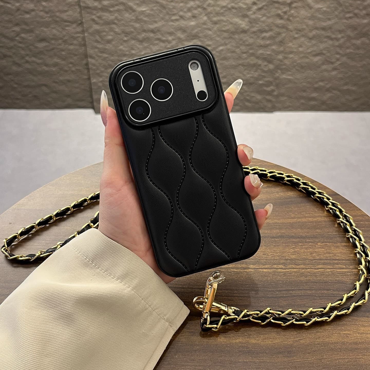 Chain case suitable for Apple 17pro mobile phone case, retro leather down jacket, black iPhone 15, high-end 16