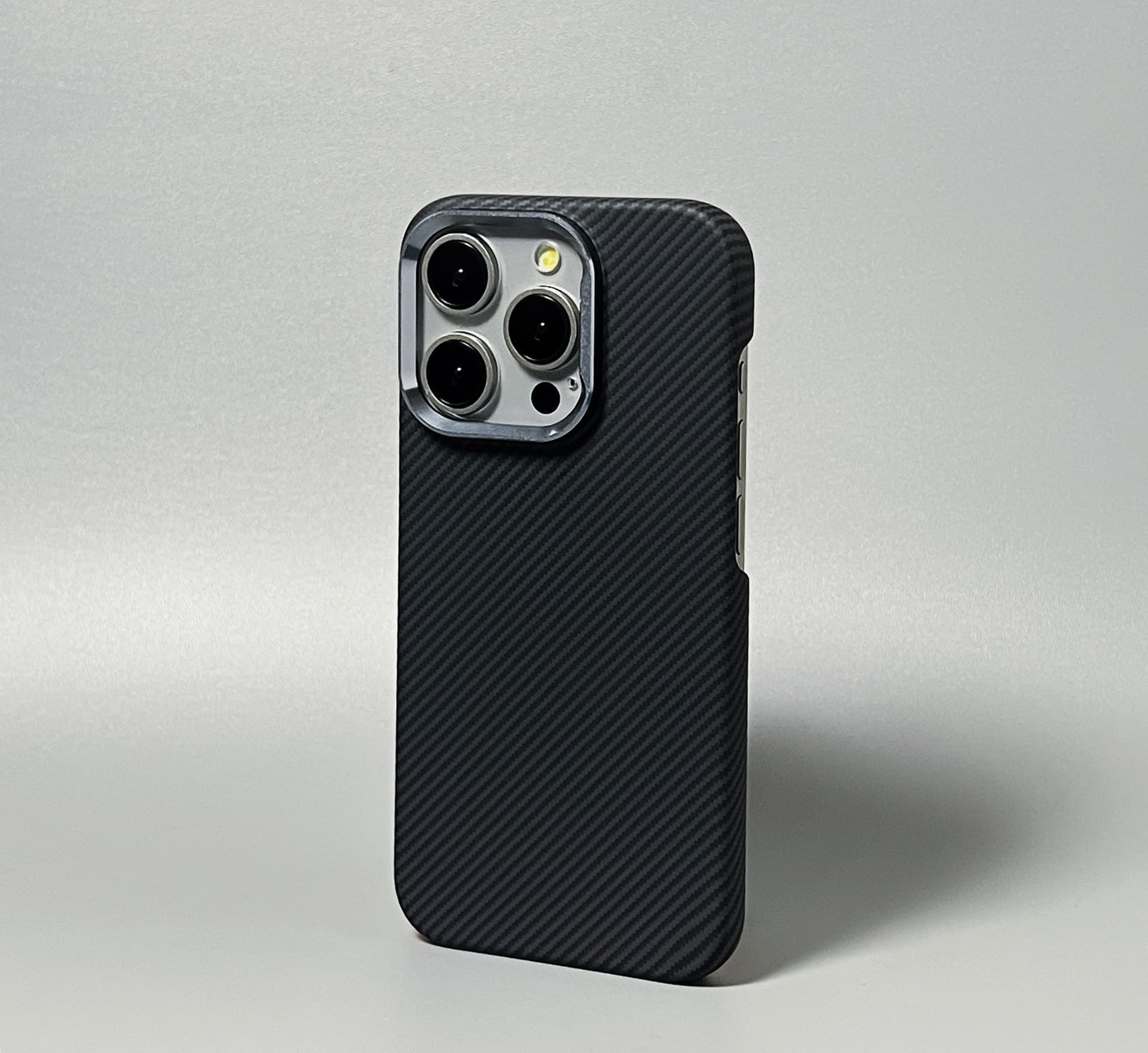Compatible with iPhone 16 Pro Max Case Carbon Fiber Texture PC Magnetic Half-Cover Apple 15 Shockproof Protective Cover 14