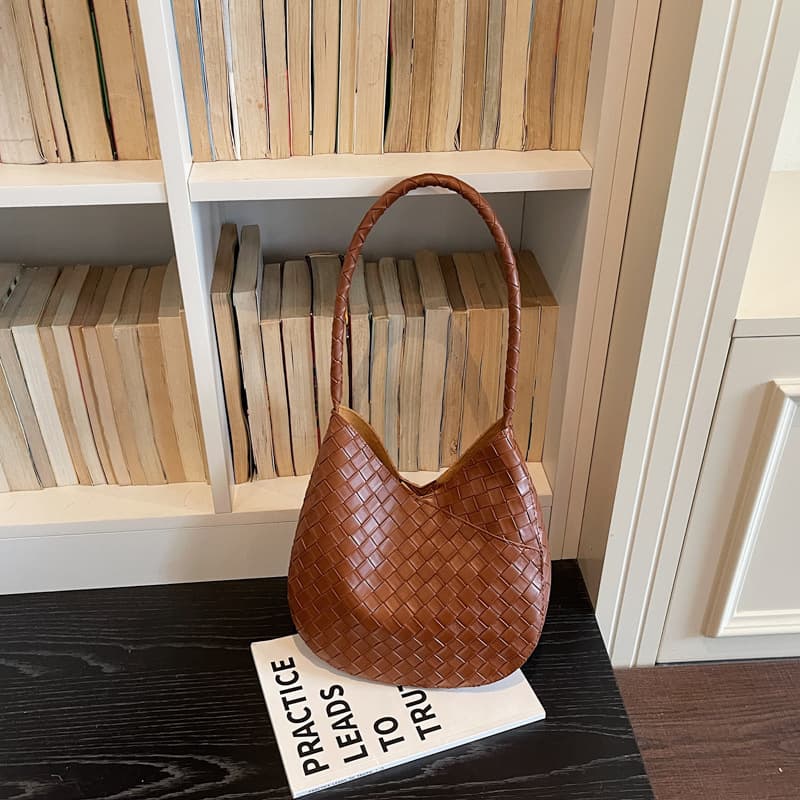 This year's popular hot-selling bags for women large capacity 2026 new summer versatile rhombus single shoulder mother-in-law bag bucket bag