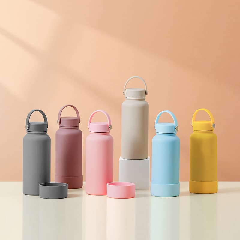 Fashionable Rubber Paint Space Bottle Outdoor Portable Handle Sports Travel Bottle for Men and Women Stainless Steel Large Capacity Insulated Cup