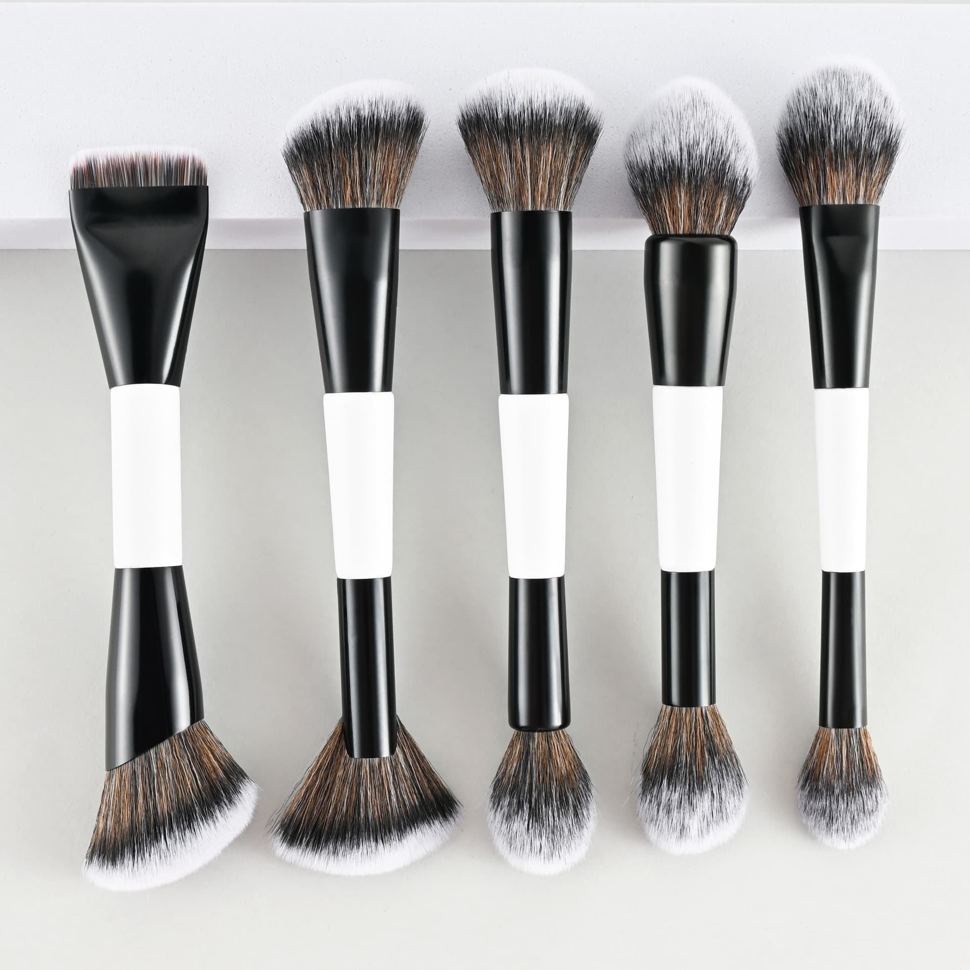 Hot-Selling Black & White 5-Piece Dual-Ended Makeup Brush Set: Foundation Brush, Powder Brush, Blush Brush, Highlighter Brush, Contour Brush