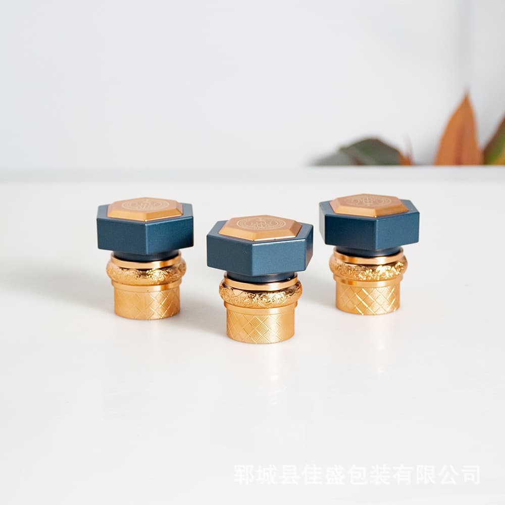 Customizable bottle caps in various shapes, including those for spirits, liquors, and perfumes; sealable plastic bottle caps.