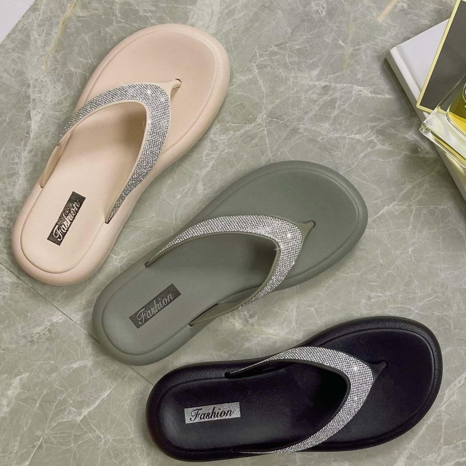 Crystal Rhinestone Thick Sole Flip Flops for Women, Summer New Style Outdoor Fashion Fairy Style with Dresses, Toe-Post Beach Sandals