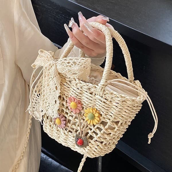 Fresh Pastoral Woven Bag Women 2025 New Handwoven Straw Bag Beach Vacation Style Shoulder Crossbody Bag