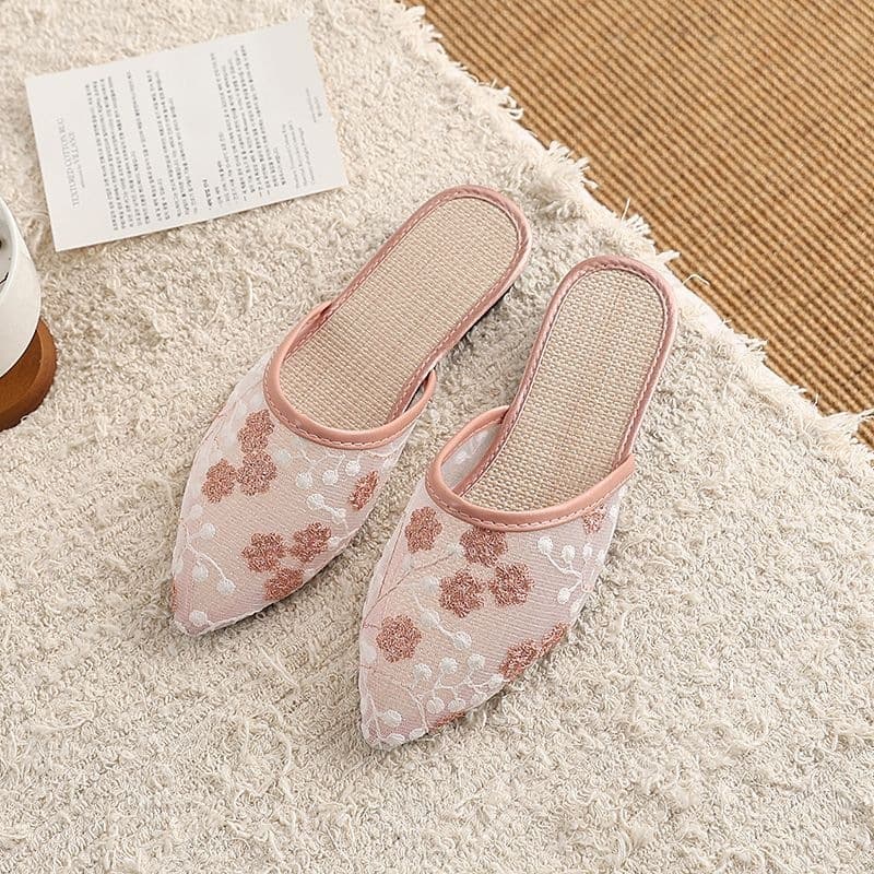 Back-to-School Season Baotou Hanfu Embroidered Slippers 2026 New Retro Style Versatile Ethnic Light Luxury Pointed-Toe Half Slippers
